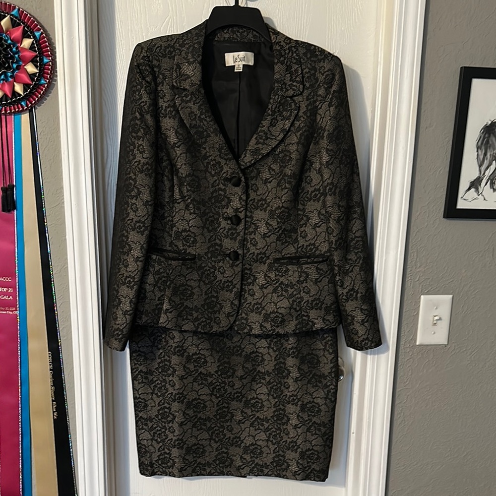 Le Suit Black Floral Blazer and Skirt Set